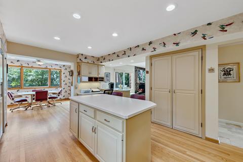 237 Voltz Rd, Northbrook, IL 60062 photo 9