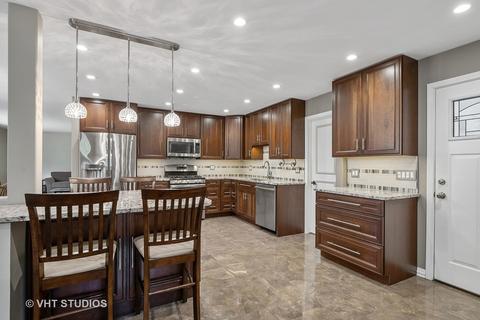 531 Lance Dr, Des Plaines, IL 60016 photo 2
