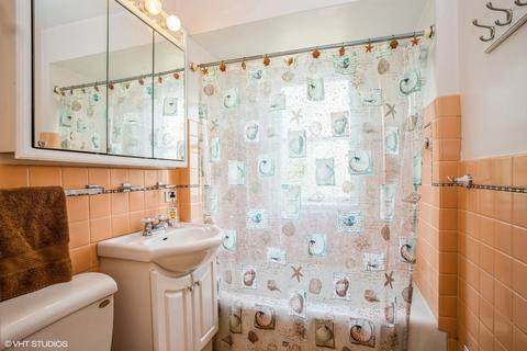 1310 Hazel Ct, Des Plaines, IL 60018 photo 13