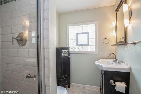 1310 Hazel Ct, Des Plaines, IL 60018 photo 10