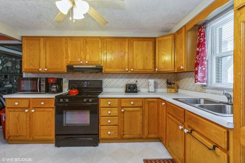 1057 Cecil Dr, Kankakee, IL 60901 photo 3