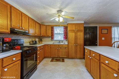 1057 Cecil Dr, Kankakee, IL 60901 photo 2