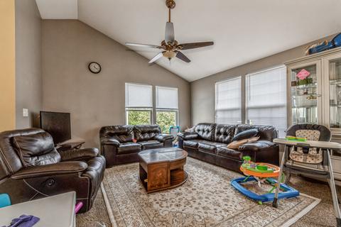2401 Emily Ln, Elgin, IL 60124 photo 2