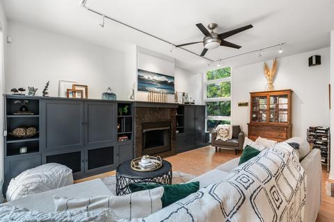 2038 W Willow St #A, Chicago, IL 60647 photo 5