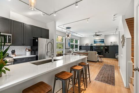 2038 W Willow St #A, Chicago, IL 60647 photo 11