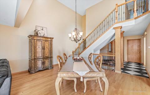 1305 Dancing Bear Ln, Elgin, IL 60120 photo 11