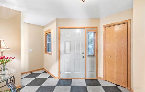 1305 Dancing Bear Ln, Elgin, IL 60120 photo 3