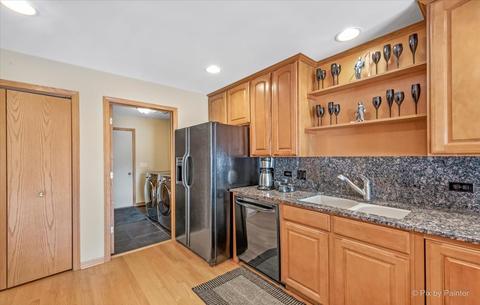 1305 Dancing Bear Ln, Elgin, IL 60120 photo 6