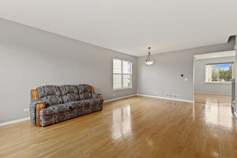 1769 Barnett Ln, Bartlett, IL 60103 photo 4