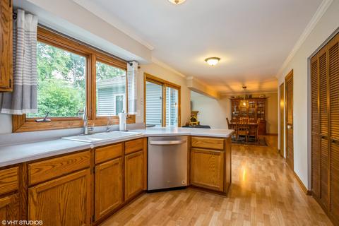 331 S Hickory Ave, Bartlett, IL 60103 photo 5