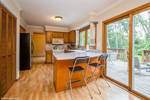 331 S Hickory Ave, Bartlett, IL 60103 photo 6