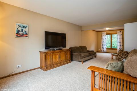 331 S Hickory Ave, Bartlett, IL 60103 photo 2