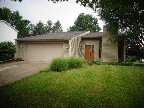 2001 Fallen Oak Rd, Bloomington, IL 61704 photo 1