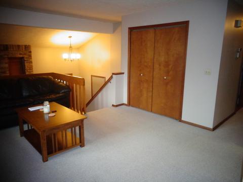 2001 Fallen Oak Rd, Bloomington, IL 61704 photo 3