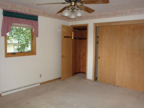 1126 E 4th St, Belvidere, IL 61008 photo 9