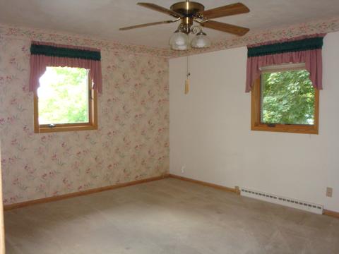 1126 E 4th St, Belvidere, IL 61008 photo 8