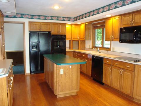 1126 E 4th St, Belvidere, IL 61008 photo 4
