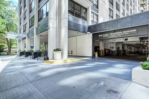 222 E Pearson St #2303, Chicago, IL 60611 photo 2