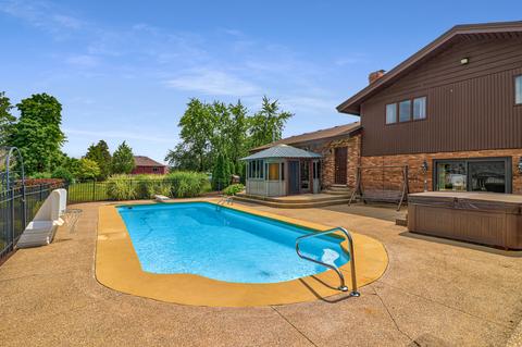 8413 Heather Ct, Burr Ridge, IL 60527 photo 27