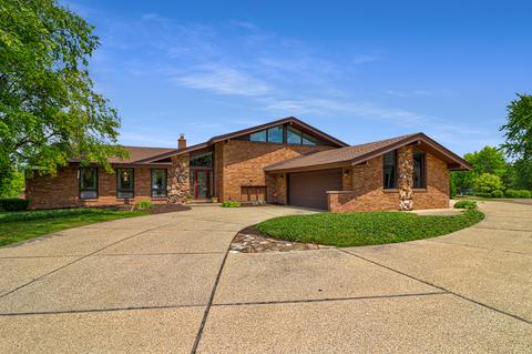 8413 Heather Ct, Burr Ridge, IL 60527 photo 1