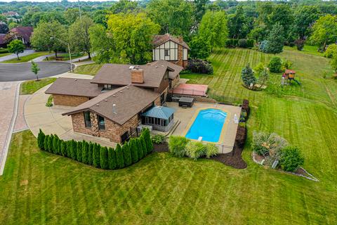 8413 Heather Ct, Burr Ridge, IL 60527 photo 32