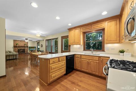833 Brighton Dr, Wheaton, IL 60189 photo 10