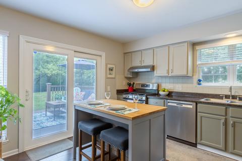1248 Coldspring Rd, Elgin, IL 60120 photo 5