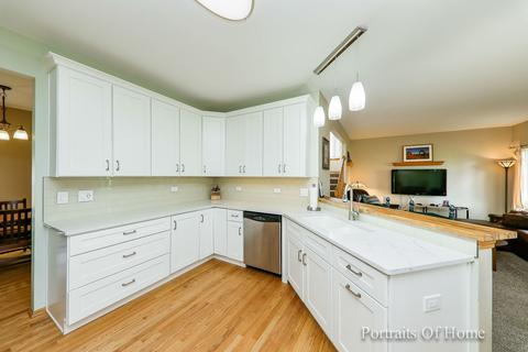 2055 Westridge Blvd, Bartlett, IL 60103 photo 8