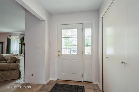 933 Beverly Dr, Wheeling, IL 60090 photo 3