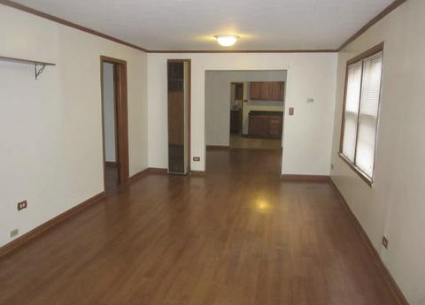 521 E 144th Pl, Dolton, IL 60419 photo 2