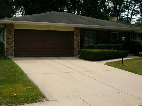 825 Martin Dr, Elgin, IL 60120 photo 2