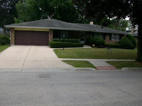 825 Martin Dr, Elgin, IL 60120 photo 1