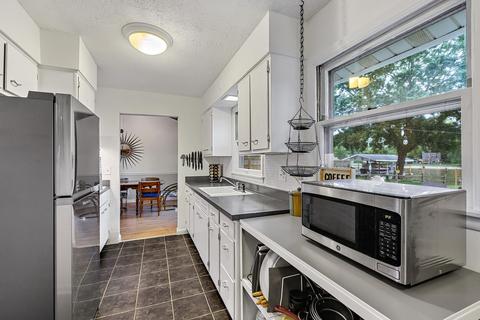 2405 S Riverview Dr, Holiday Hills, IL 60051 photo 9