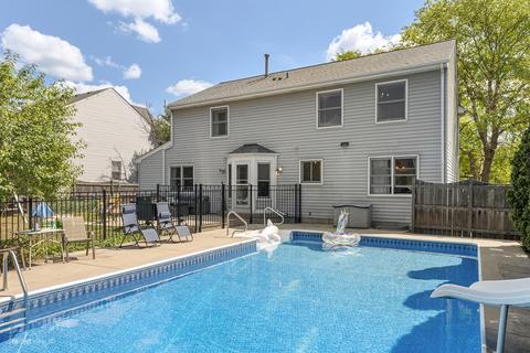 6426 Plainview Rd, Gurnee, IL 60031 photo 2