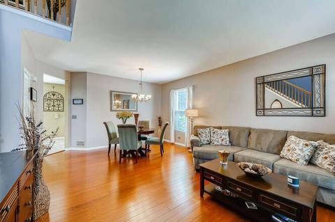 147 Cedarfield Dr, Bartlett, IL 60103 photo 4