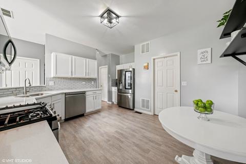 1917 Keating Dr, Aurora, IL 60503 photo 3