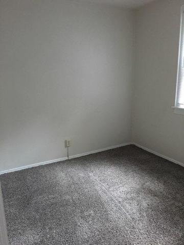 443 Villa St, Elgin, IL 60120 photo 5