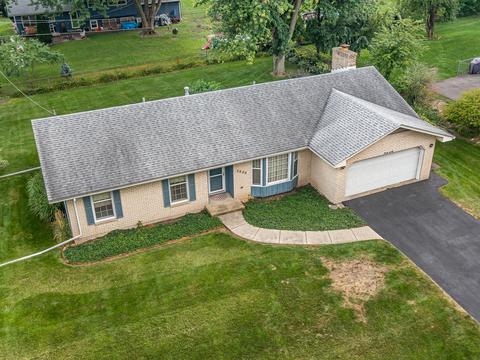 2020 Radcliffe Dr, Aurora, IL 60506 photo 1