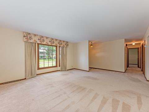 2020 Radcliffe Dr, Aurora, IL 60506 photo 4
