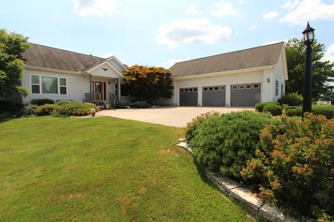 5351 Karen St, Danvers, IL 61732 photo 2