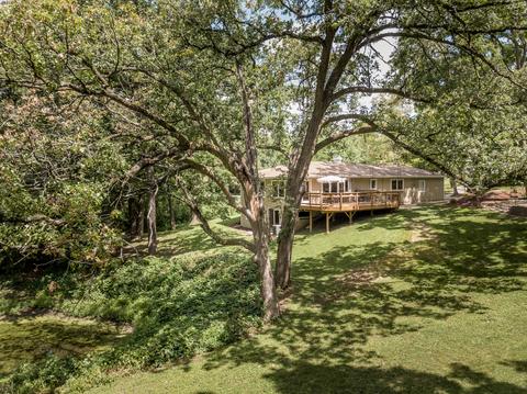 1009 Douglas Rd, Elgin, IL 60120 photo 2