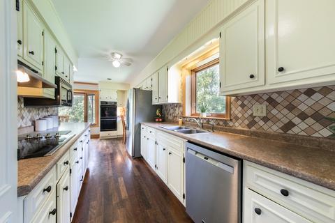 1009 Douglas Rd, Elgin, IL 60120 photo 4
