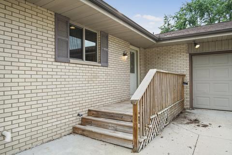 101 Centennial Ave, Normal, IL 61761 photo 2