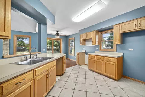 1700 Edgewater Dr, Morris, IL 60450 photo 8