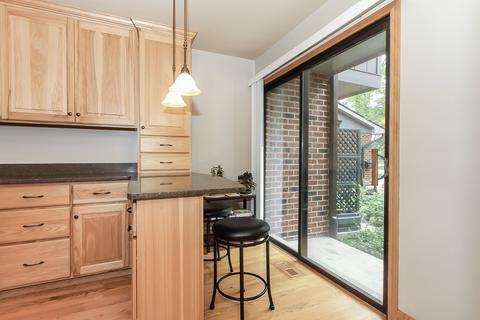 1029 Briarcliffe Blvd, Wheaton, IL 60189 photo 5