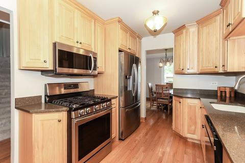 1029 Briarcliffe Blvd, Wheaton, IL 60189 photo 2