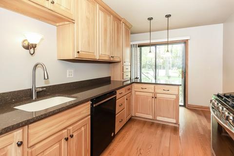 1029 Briarcliffe Blvd, Wheaton, IL 60189 photo 6