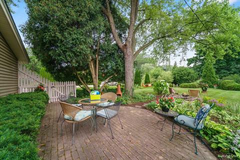 1201 Parkview Dr, Elgin, IL 60123 photo 2