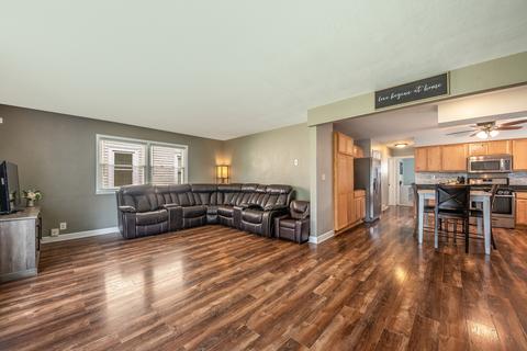 908 Douglas St, Morris, IL 60450 photo 2