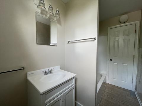 476 Saint Charles St, Elgin, IL 60120 photo 9